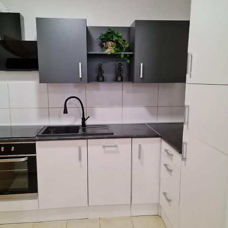 Apartman Vinyl - Self Chek-In Eszék Kültér fotó
