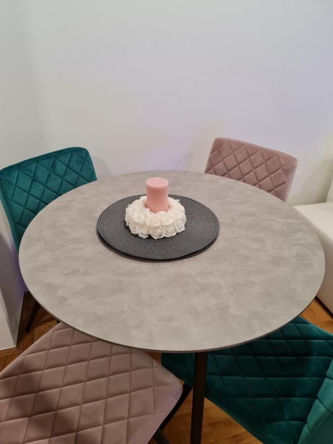 Apartman Vinyl - Self Chek-In Eszék Kültér fotó